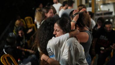 Photo of Hamas presents list of living Israeli hostages expected to be released under Gaza deal