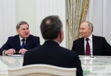 Photo of Press review: Russia and US discuss peace plan as experts doubt US will invade Venezuela