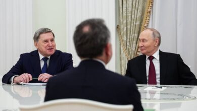 Photo of Press review: Russia and US discuss peace plan as experts doubt US will invade Venezuela