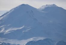 Photo of Rescuers find tourists stranded on Elbrus — Russian Emergencies Ministry