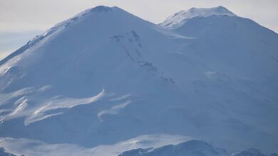 Photo of Rescuers find tourists stranded on Elbrus — Russian Emergencies Ministry