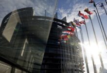 Photo of Press review: Russian asset grab back on EU agenda and Starlink or no, Ukraine to fight on