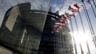 Photo of Press review: Russian asset grab back on EU agenda and Starlink or no, Ukraine to fight on